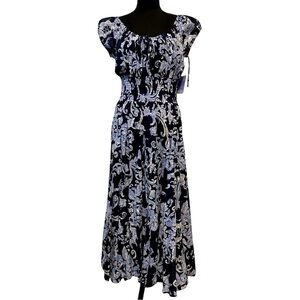 Hot in Hollywood. Beautiful flowy dress.